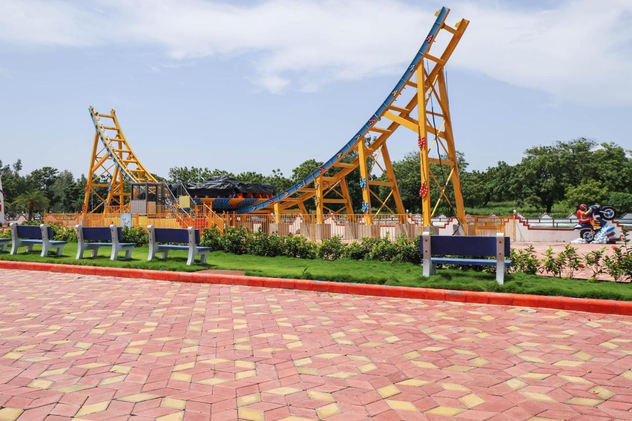 Capital O 49279 Chhab Chhaba Chhab Water Fun Park & Resort Damka Eksteriør billede